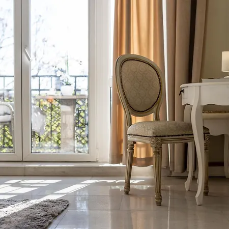 Max Luxury * Belgrade