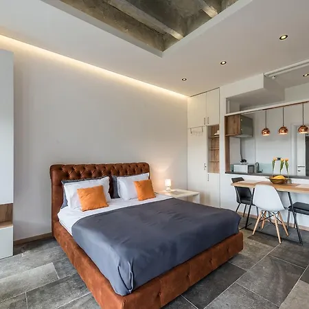 Max Luxury